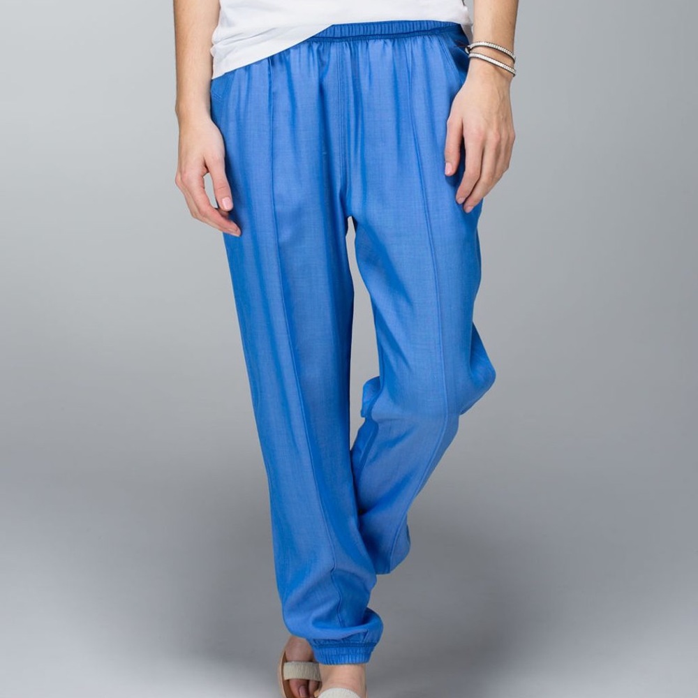 Lululemon Mat to Street Pants in Blue Size 6